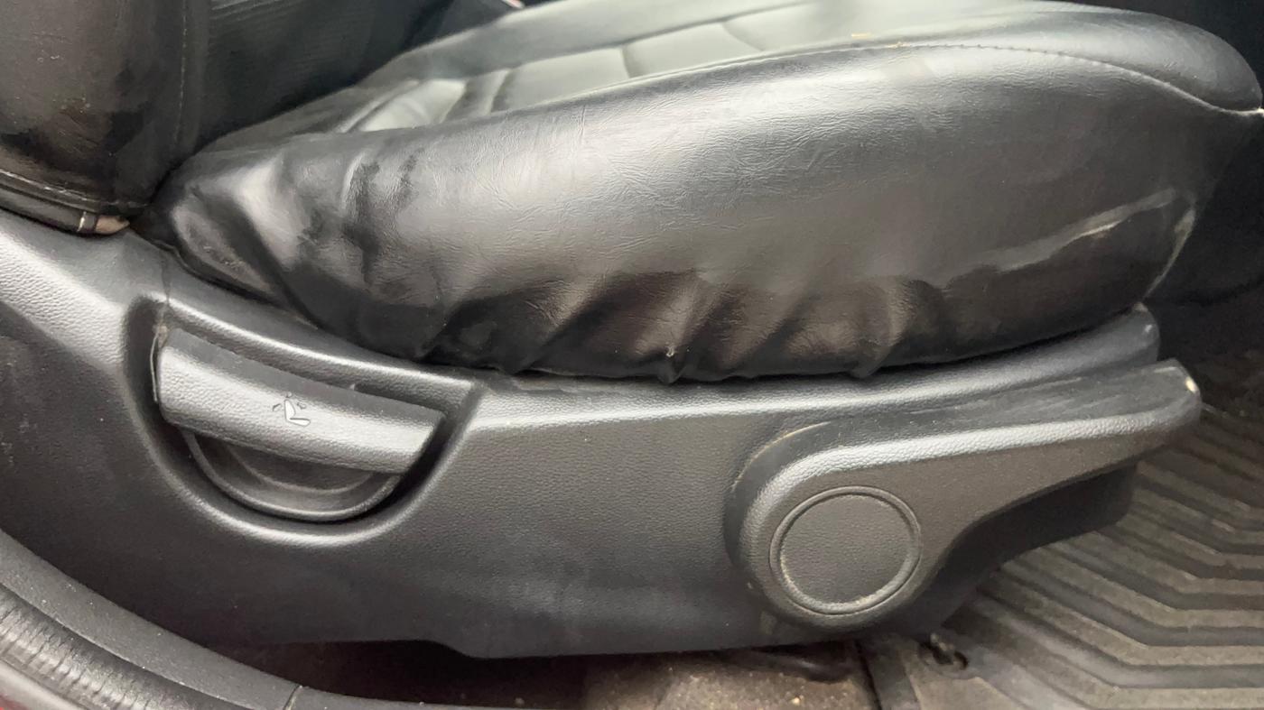 2014 Hyundai Xcent S (O) 1.2, Petrol, Manual, 71,613 km, Driver Side Adjustment Panel