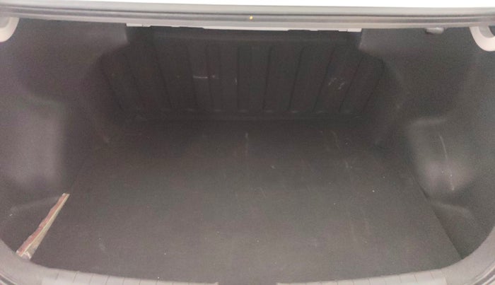 2016 Hyundai Xcent SX AT 1.2 (O), Petrol, Automatic, 31,826 km, Boot Inside