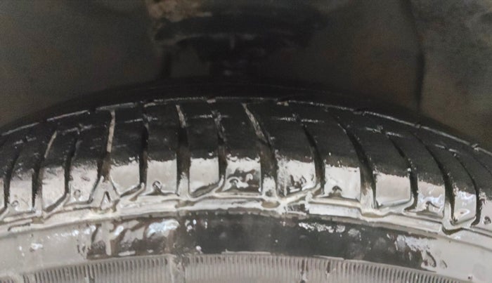 2016 Hyundai Xcent SX AT 1.2 (O), Petrol, Automatic, 31,826 km, Right Front Tyre Tread