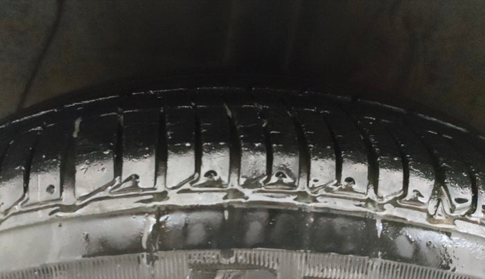 2016 Hyundai Xcent SX AT 1.2 (O), Petrol, Automatic, 31,826 km, Right Rear Tyre Tread