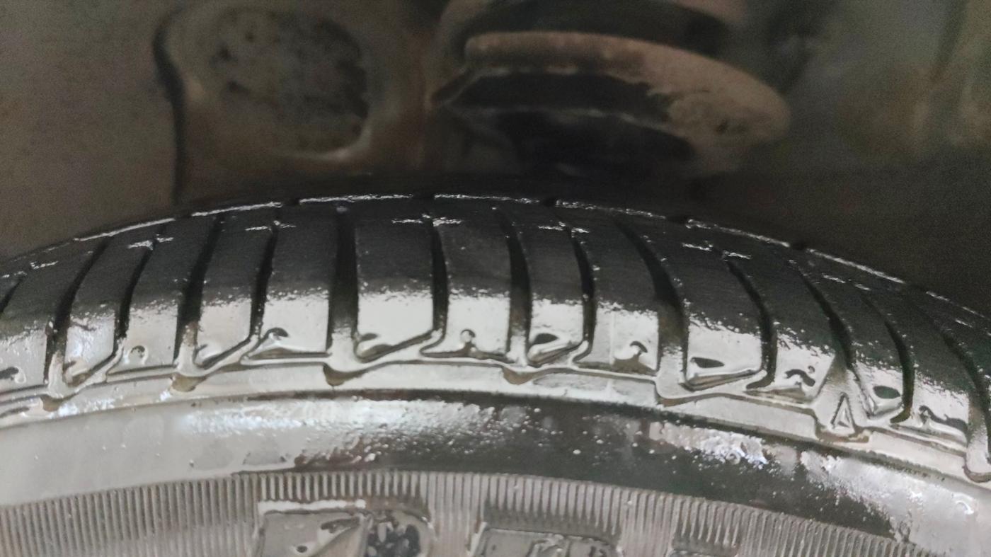 2016 Hyundai Xcent SX AT 1.2 (O), Petrol, Automatic, 31,826 km, Left Front Tyre Tread