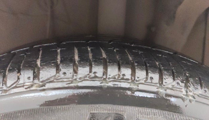 2016 Hyundai Xcent SX AT 1.2 (O), Petrol, Automatic, 31,826 km, Left Rear Tyre Tread