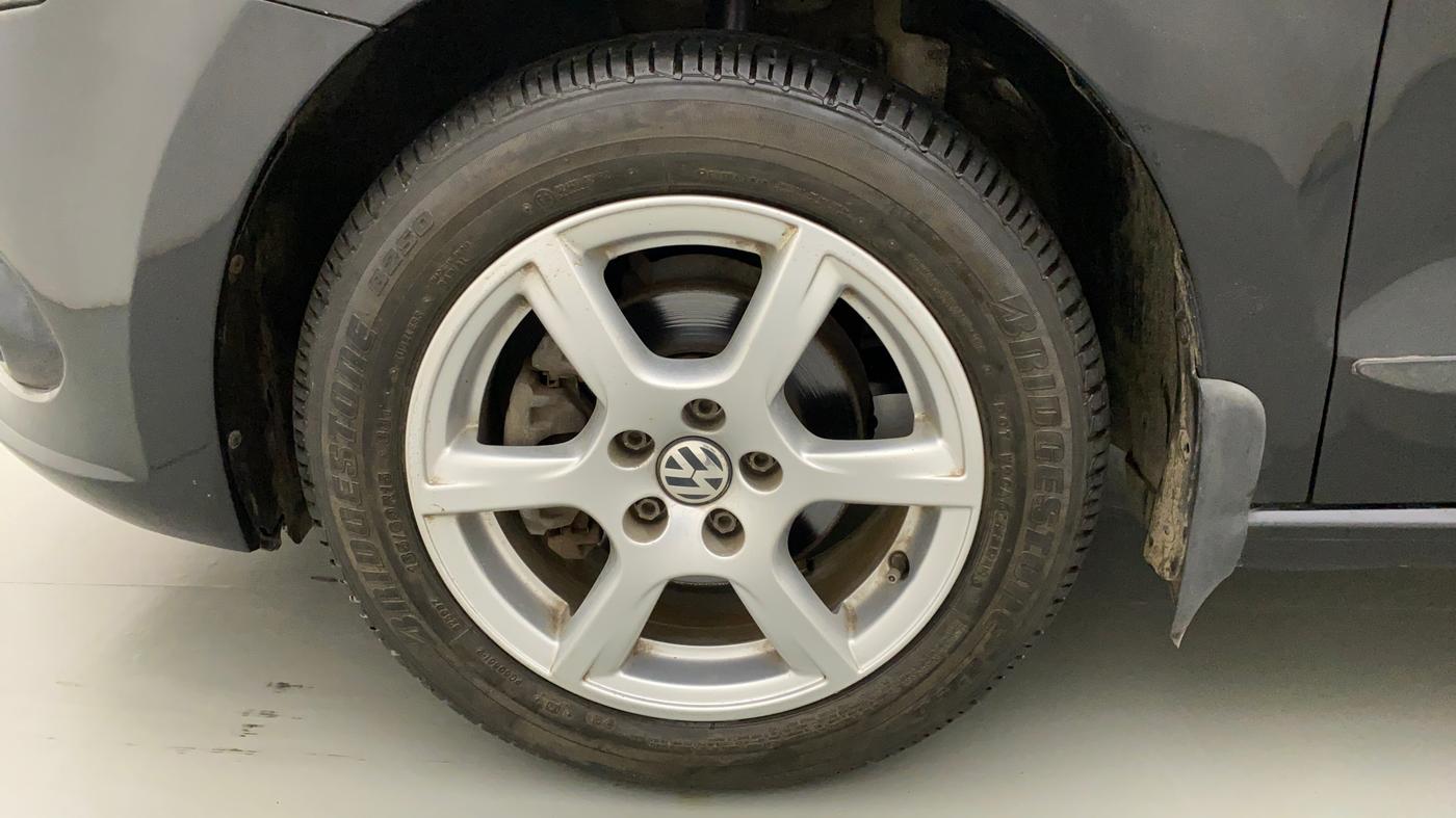 2014 Volkswagen Vento HIGHLINE PETROL AT, Petrol, Automatic, 61,888 km, Left Front Wheel