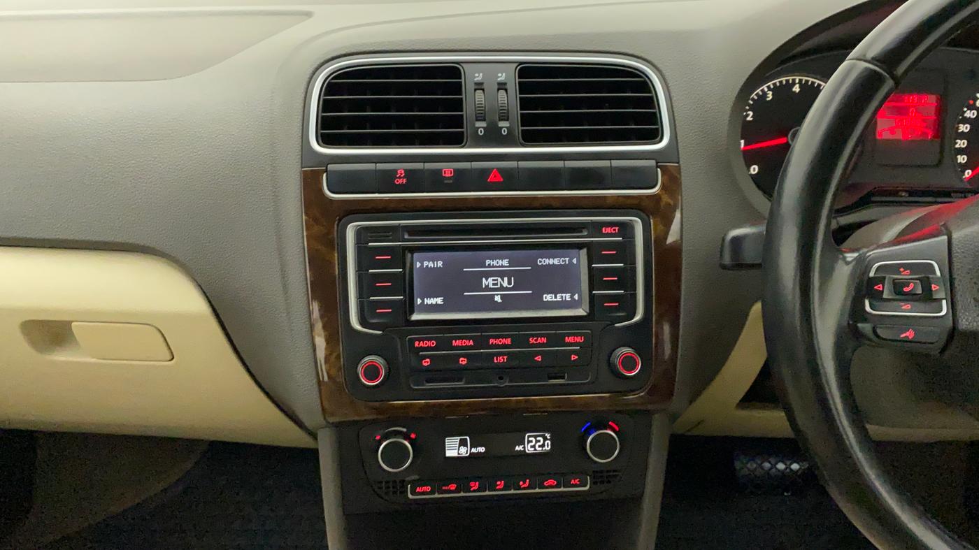 2014 Volkswagen Vento HIGHLINE PETROL AT, Petrol, Automatic, 61,888 km, Air Conditioner