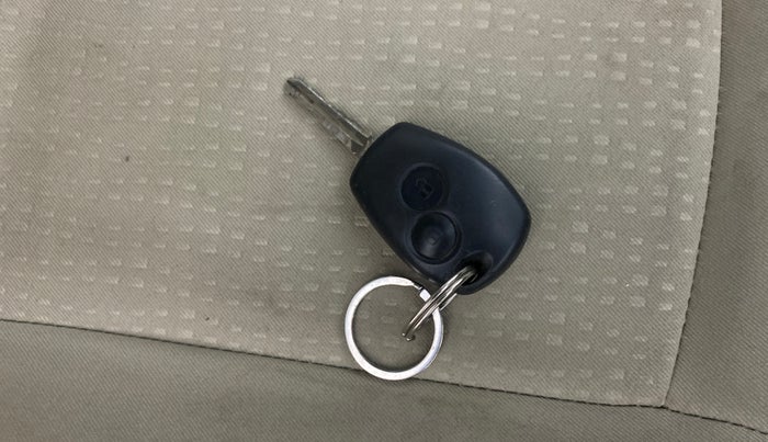 2016 Nissan Terrano XL (P), Petrol, Manual, 83,888 km, Key Close Up