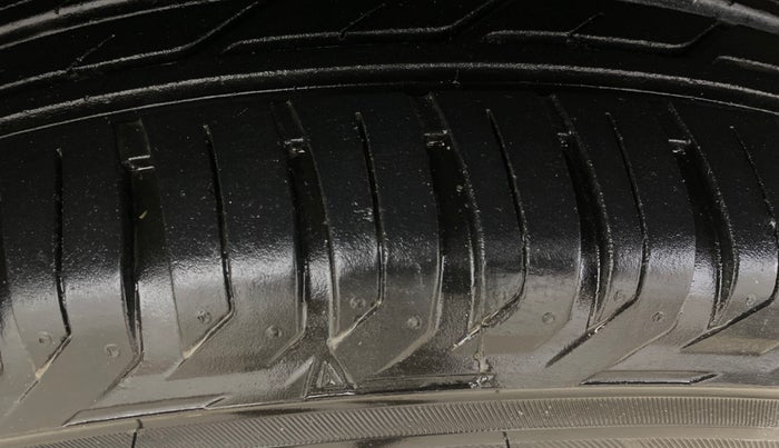 2016 Nissan Terrano XL (P), Petrol, Manual, 83,888 km, Right Front Tyre Tread