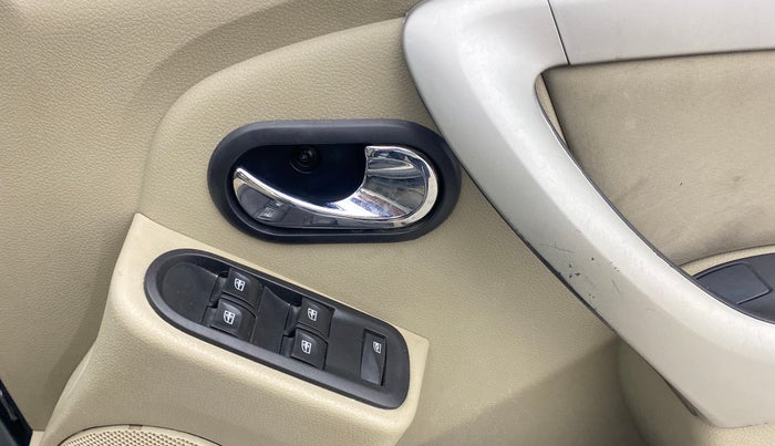 2016 Nissan Terrano XL (P), Petrol, Manual, 83,888 km, Driver Side Door Panels Control