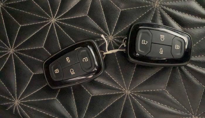 2020 Tata NEXON XZ PLUS (O) PETROL, Petrol, Manual, 26,404 km, Key Close Up