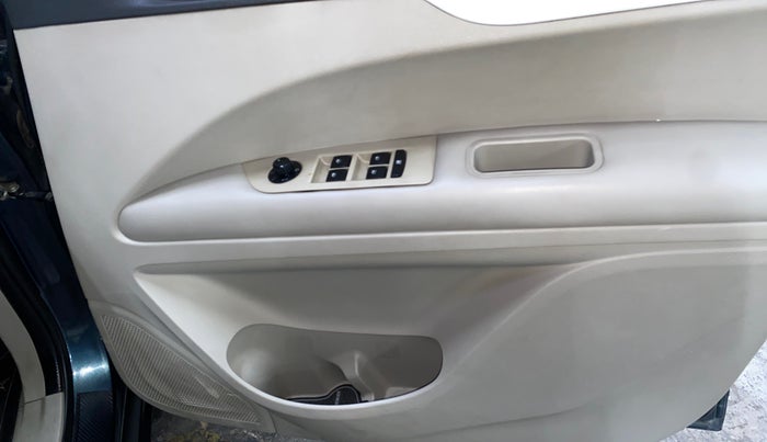 2018 Mahindra MARAZZO M8 7 STR, Diesel, Manual, 57,465 km, Driver Side Door Panels Control