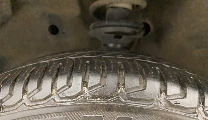 2017 Maruti Wagon R 1.0 VXI AMT, Petrol, Automatic, 1,11,048 km, Left Front Tyre Tread