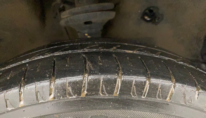 2017 Maruti Wagon R 1.0 VXI AMT, Petrol, Automatic, 1,11,048 km, Right Front Tyre Tread