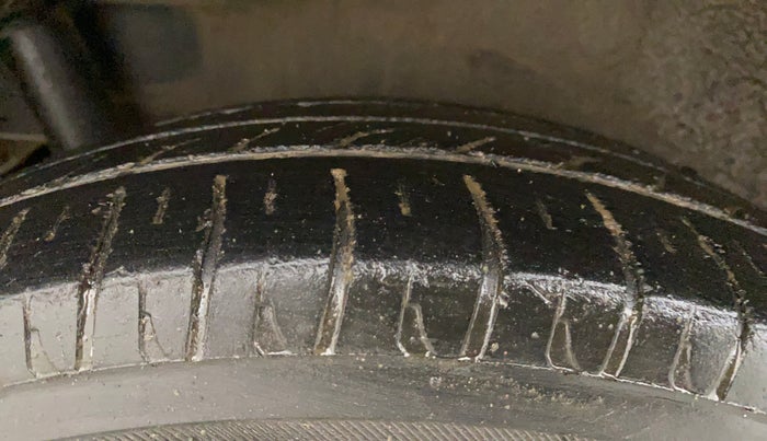 2017 Maruti Wagon R 1.0 VXI AMT, Petrol, Automatic, 1,11,048 km, Right Rear Tyre Tread