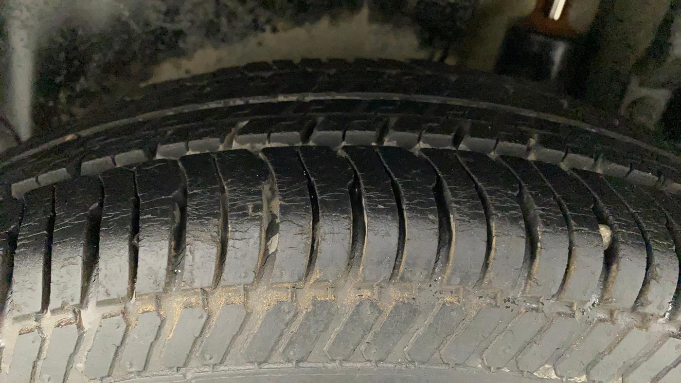 2012 Maruti Swift VXI, Petrol, Manual, 34,096 km, Left Rear Tyre Tread