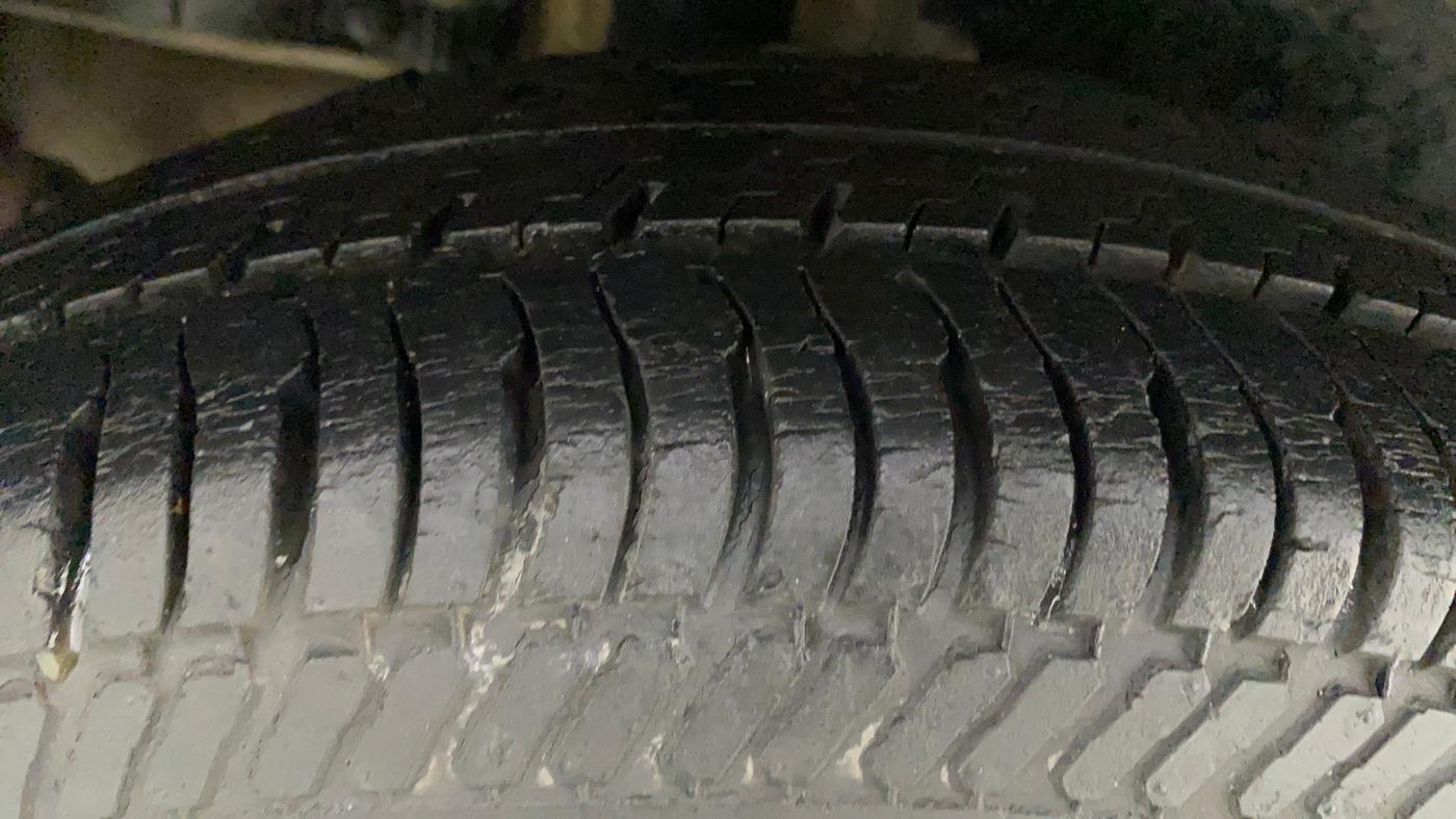2012 Maruti Swift VXI, Petrol, Manual, 34,096 km, Right Rear Tyre Tread