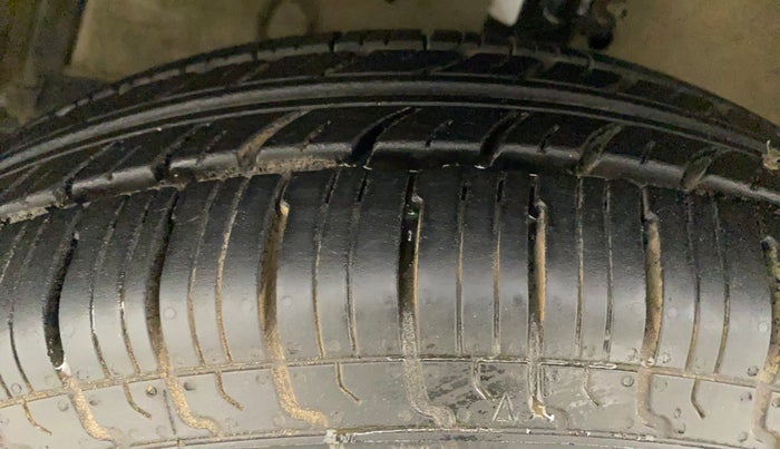 2012 Maruti Swift VXI, Petrol, Manual, 34,096 km, Left Front Tyre Tread