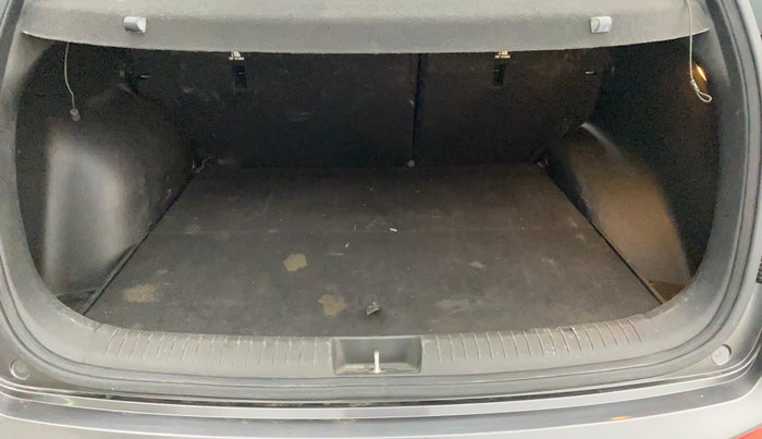 2016 Hyundai Creta SX PLUS AT 1.6 PETROL, Petrol, Automatic, 82,563 km, Boot Inside