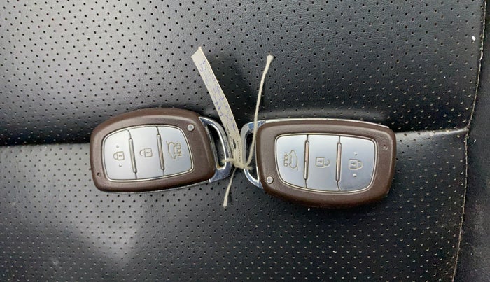 2016 Hyundai Creta SX PLUS AT 1.6 PETROL, Petrol, Automatic, 82,563 km, Key Close Up