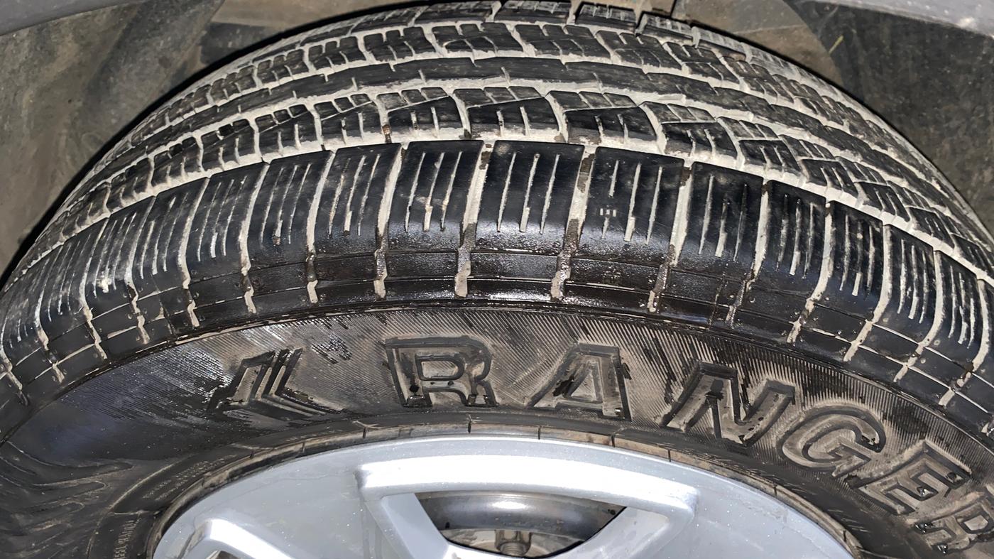 2014 Mahindra XUV500 W6, Diesel, Manual, 70,772 km, Left Front Tyre Tread