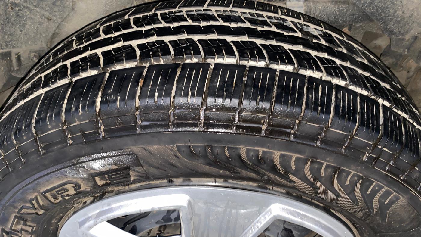 2014 Mahindra XUV500 W6, Diesel, Manual, 70,772 km, Left Rear Tyre Tread