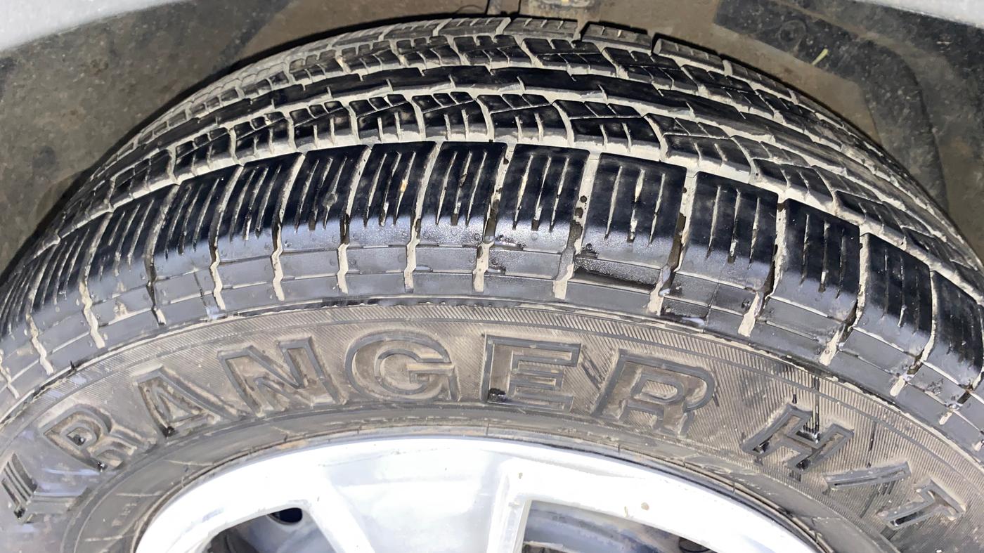 2014 Mahindra XUV500 W6, Diesel, Manual, 70,772 km, Right Front Tyre Tread