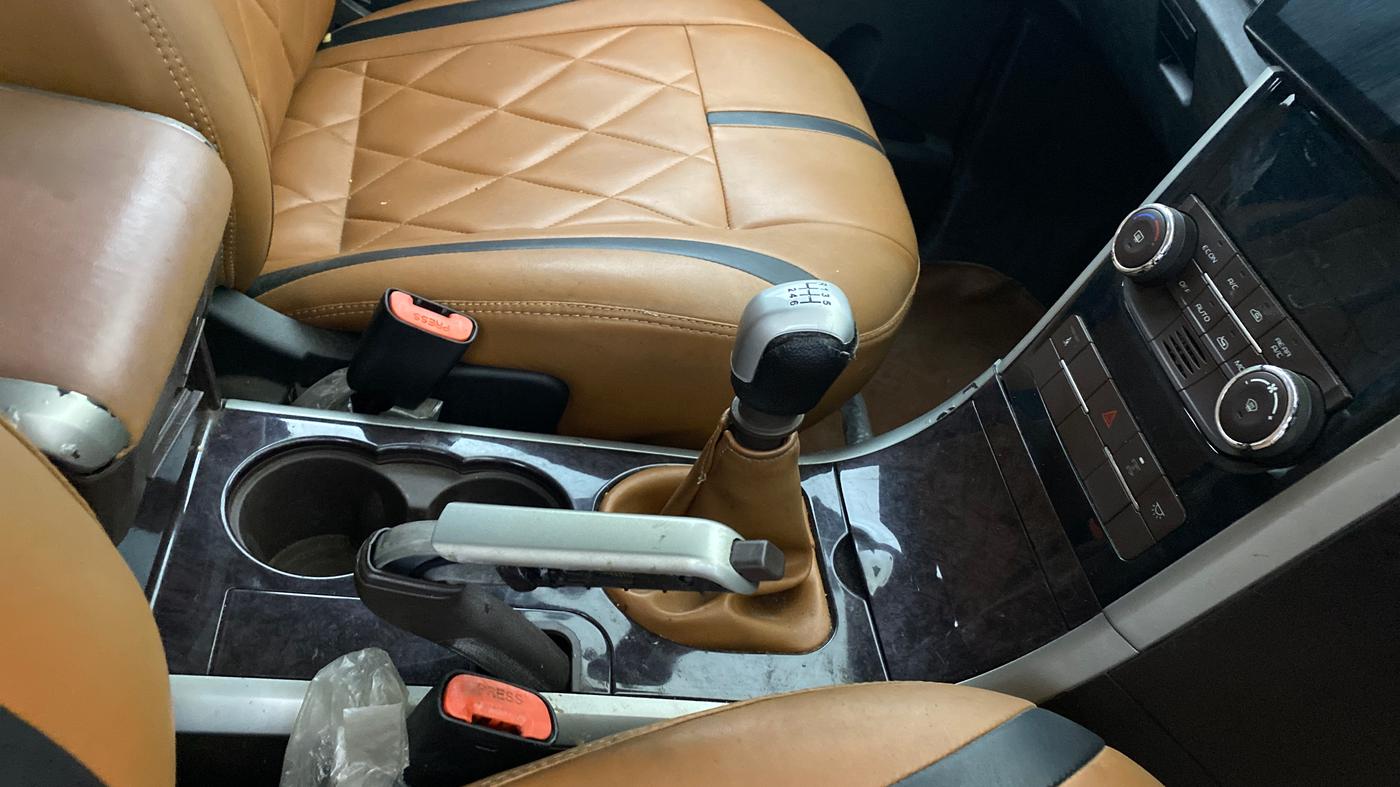 2014 Mahindra XUV500 W6, Diesel, Manual, 70,772 km, Gear Lever