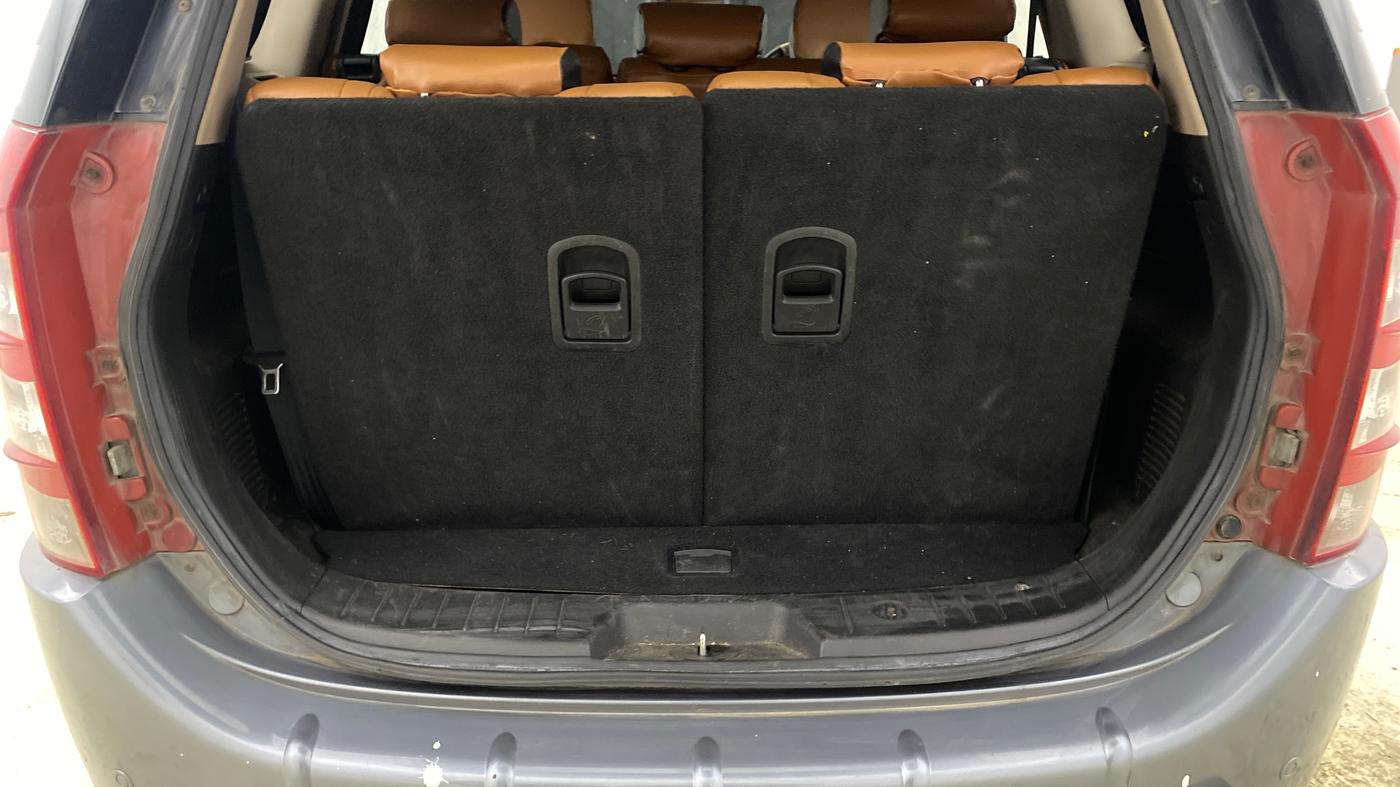 2014 Mahindra XUV500 W6, Diesel, Manual, 70,772 km, Boot Inside