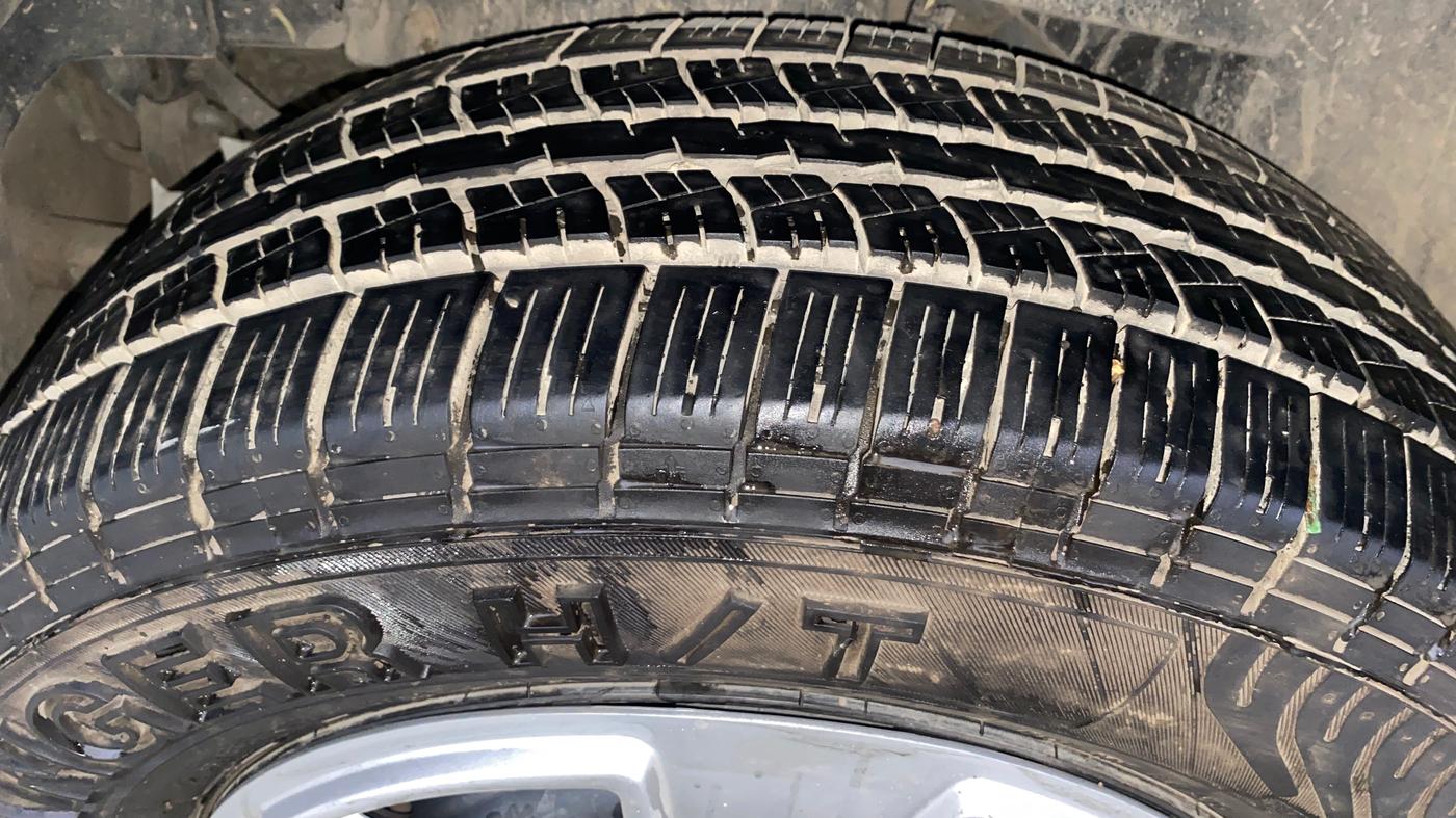 2014 Mahindra XUV500 W6, Diesel, Manual, 70,772 km, Right Rear Tyre Tread