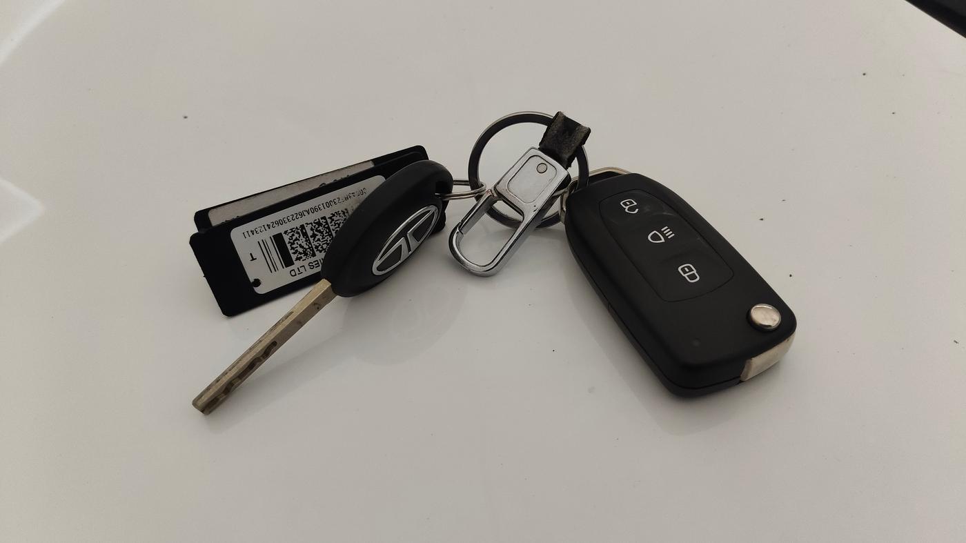 2024 Tata NEXON Pure S 1.2 Revotron 6AMT, Petrol, Automatic, 22,434 km, Key Close Up
