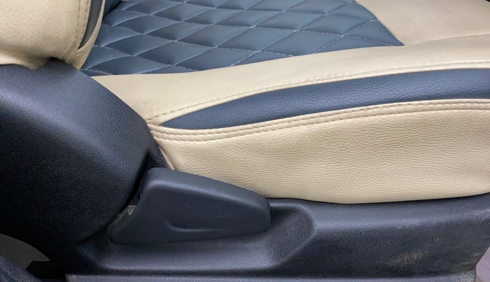 2020 Renault Kwid RXT 1.0 AMT (O), Petrol, Automatic, 7,376 km, Driver Side Adjustment Panel