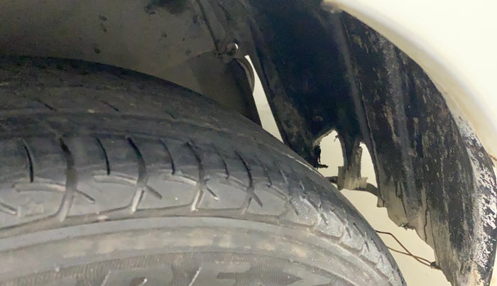 2013 Toyota Etios G, Petrol, Manual, 86,992 km, Right fender - Lining loose