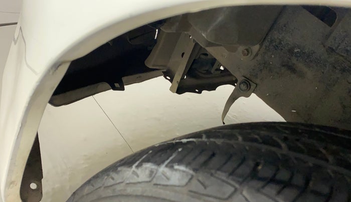 2013 Toyota Etios G, Petrol, Manual, 86,992 km, Left fender - Lining missing