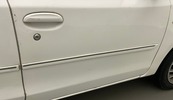 2013 Toyota Etios G, Petrol, Manual, 86,992 km, Driver-side door - Minor scratches
