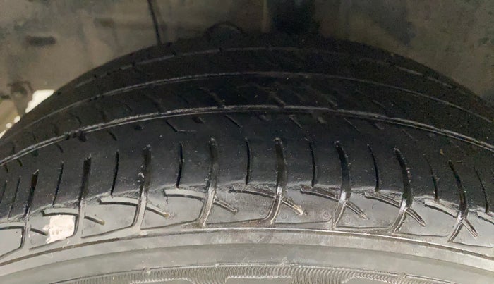 2013 Toyota Etios G, Petrol, Manual, 86,992 km, Left Front Tyre Tread