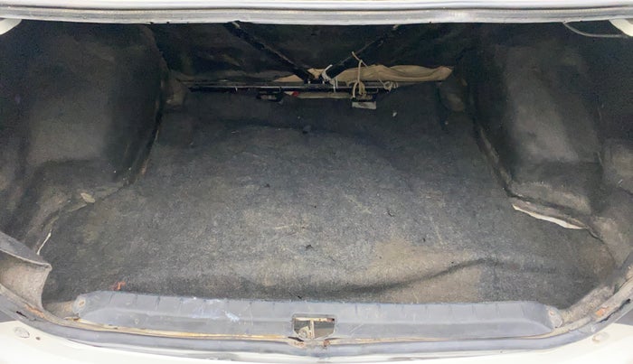 2013 Toyota Etios G, Petrol, Manual, 86,992 km, Boot Inside