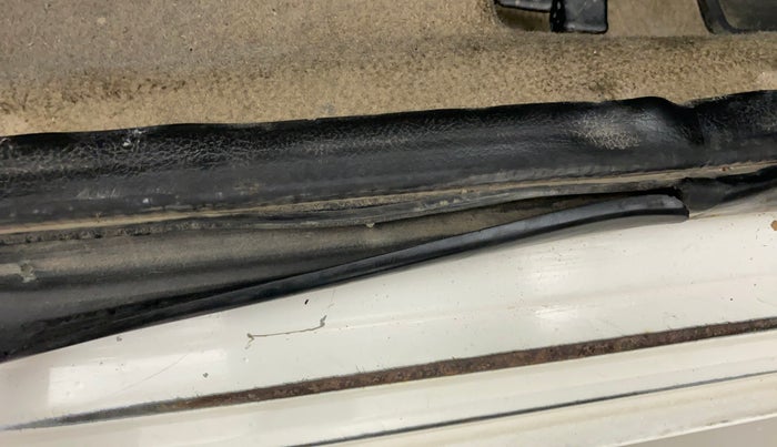 2013 Toyota Etios G, Petrol, Manual, 86,992 km, Driver-side door - Beading has minor damage