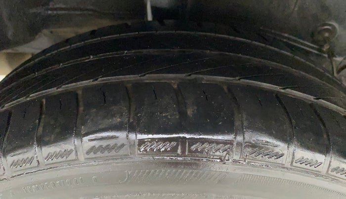 2013 Toyota Etios G, Petrol, Manual, 86,992 km, Right Rear Tyre Tread