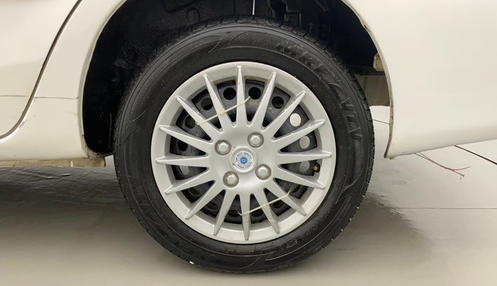 2013 Toyota Etios G, Petrol, Manual, 86,992 km, Left Rear Wheel
