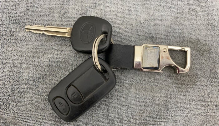 2013 Toyota Etios G, Petrol, Manual, 86,992 km, Lock system - Dork lock functional only from remote key