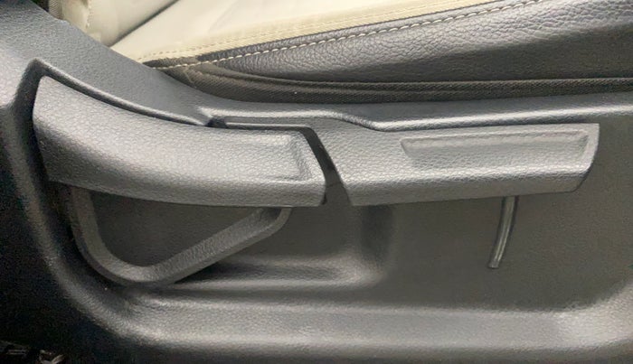 2020 KIA SONET HTX 1.0 IMT, Petrol, Manual, 48,037 km, Driver Side Adjustment Panel