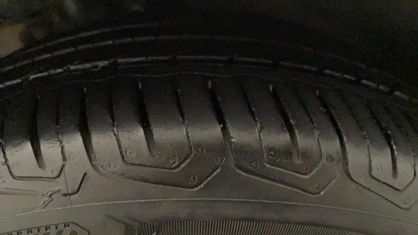 2019 Volkswagen Ameo HIGHLINE PLUS 1.5L AT 16 ALLOY, Diesel, Automatic, 63,113 km, Left Front Tyre Tread