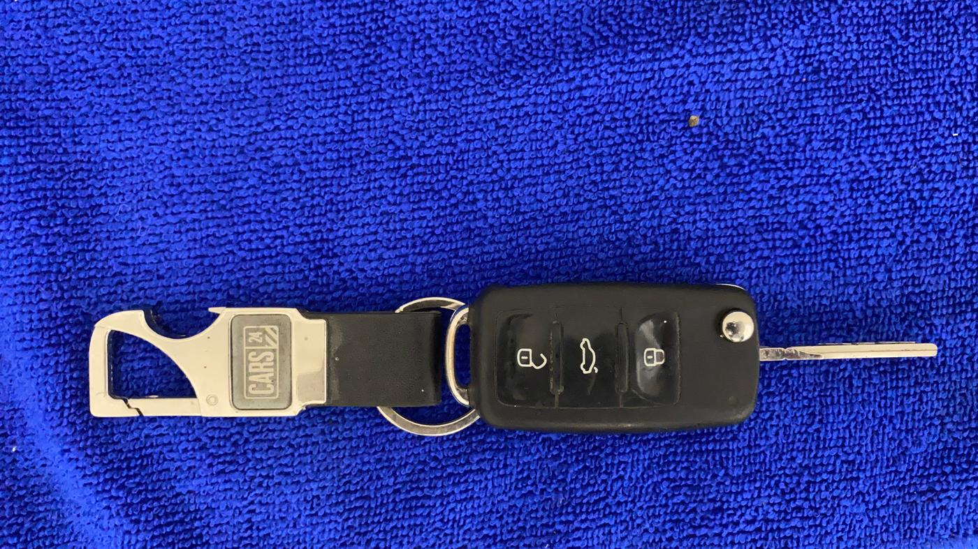 2019 Volkswagen Ameo HIGHLINE PLUS 1.5L AT 16 ALLOY, Diesel, Automatic, 63,113 km, Key Close Up