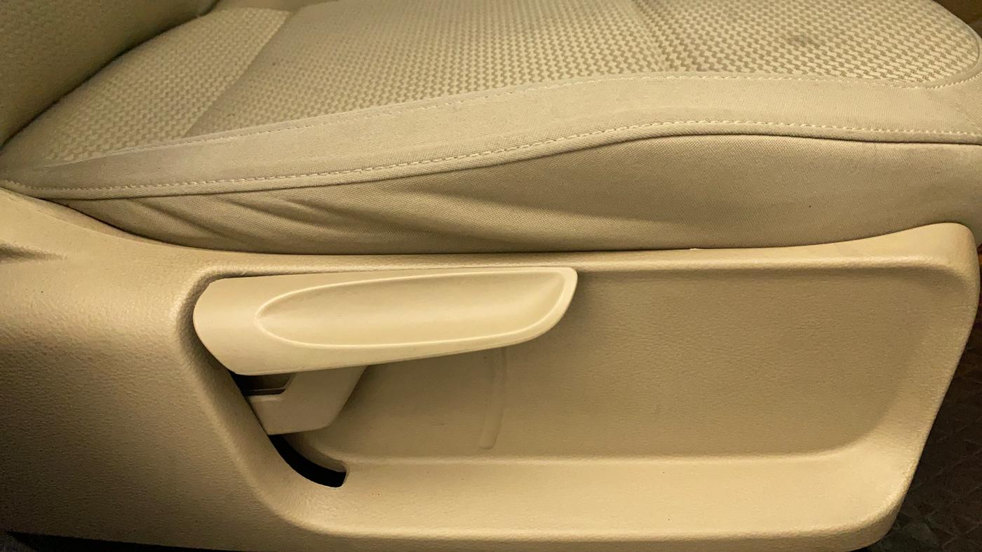 2019 Volkswagen Ameo HIGHLINE PLUS 1.5L AT 16 ALLOY, Diesel, Automatic, 63,113 km, Driver Side Adjustment Panel