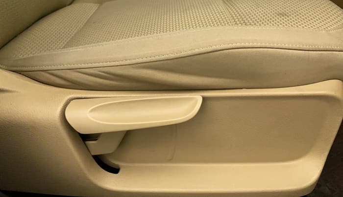 2019 Volkswagen Ameo HIGHLINE PLUS 1.5L AT 16 ALLOY, Diesel, Automatic, 63,113 km, Driver Side Adjustment Panel