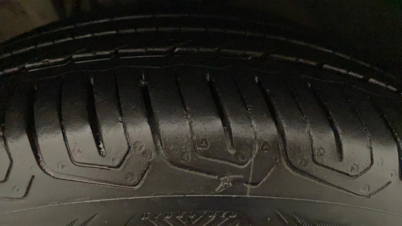 2019 Volkswagen Ameo HIGHLINE PLUS 1.5L AT 16 ALLOY, Diesel, Automatic, 63,113 km, Right Front Tyre Tread