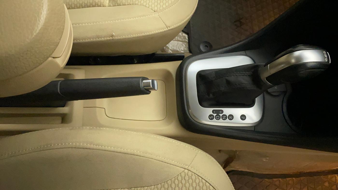 2019 Volkswagen Ameo HIGHLINE PLUS 1.5L AT 16 ALLOY, Diesel, Automatic, 63,113 km, Gear Lever