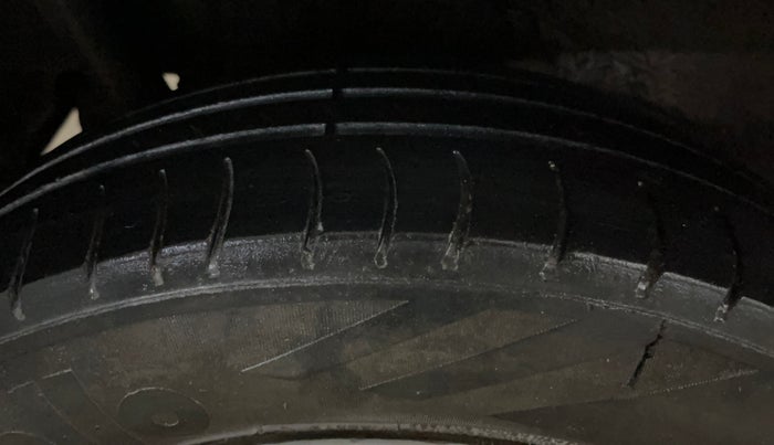 2017 Maruti Wagon R 1.0 LXI, CNG, Manual, 99,236 km, Right Rear Tyre Tread
