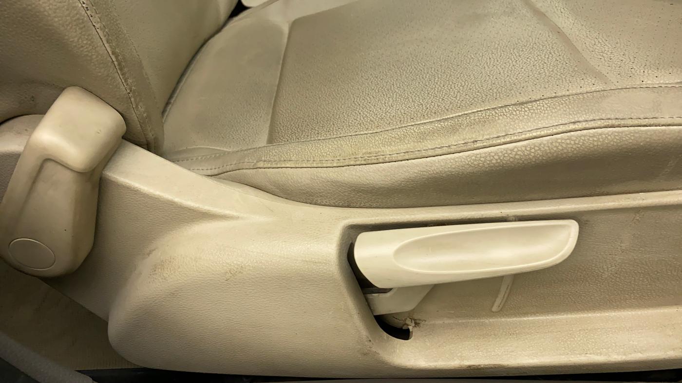 2014 Volkswagen Vento HIGHLINE PETROL, Petrol, Manual, 70,036 km, Driver Side Adjustment Panel