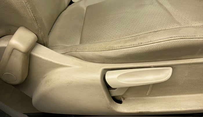 2014 Volkswagen Vento HIGHLINE PETROL, Petrol, Manual, 70,036 km, Driver Side Adjustment Panel