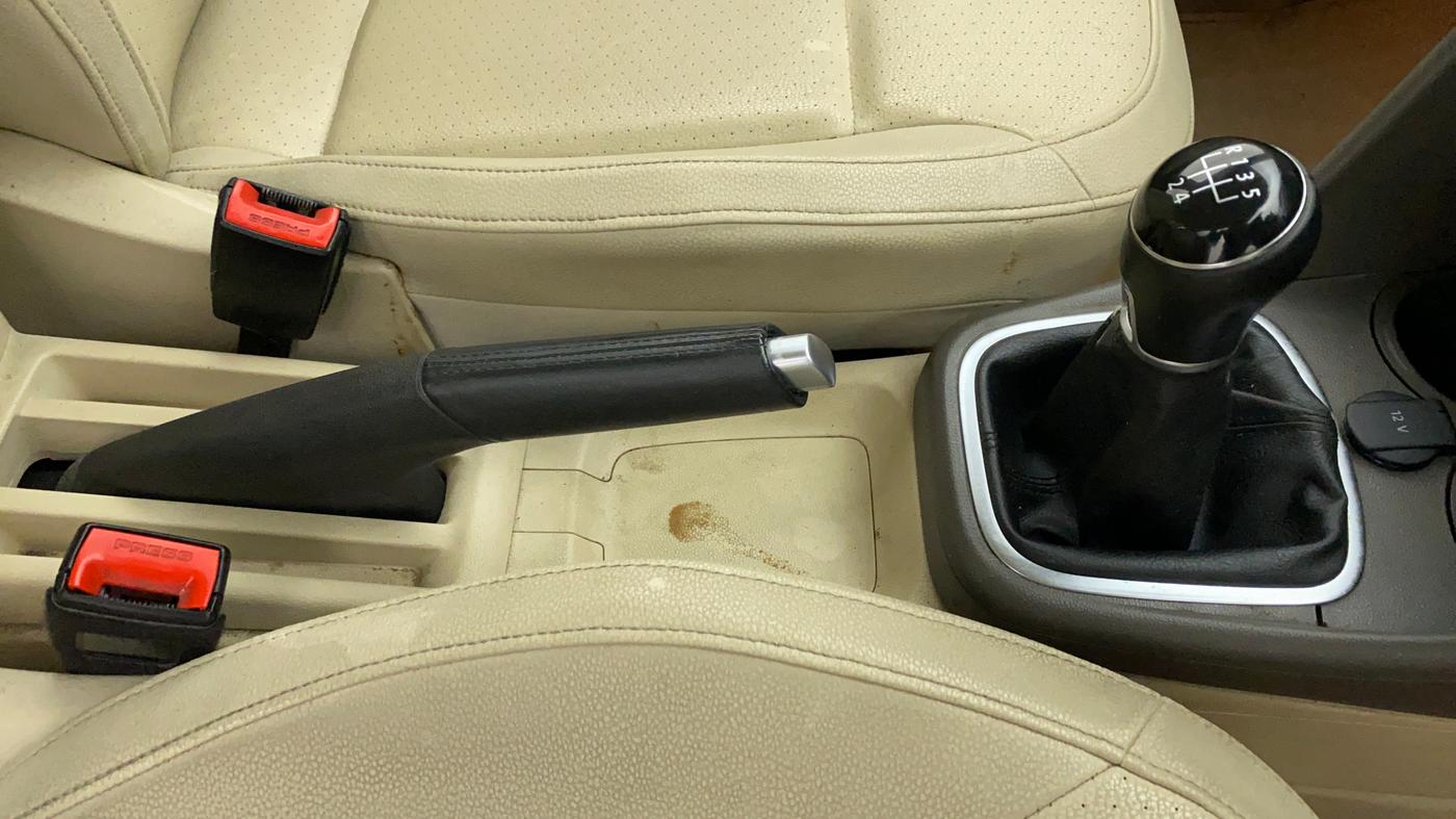 2014 Volkswagen Vento HIGHLINE PETROL, Petrol, Manual, 70,036 km, Gear Lever