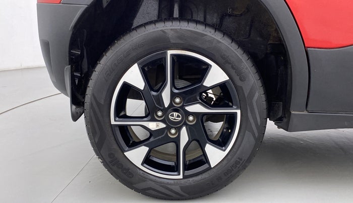2022 Tata PUNCH CREATIVE AMT 1.2 RTN DUAL TONE, Petrol, Automatic, 3,750 km, Right Rear Wheel
